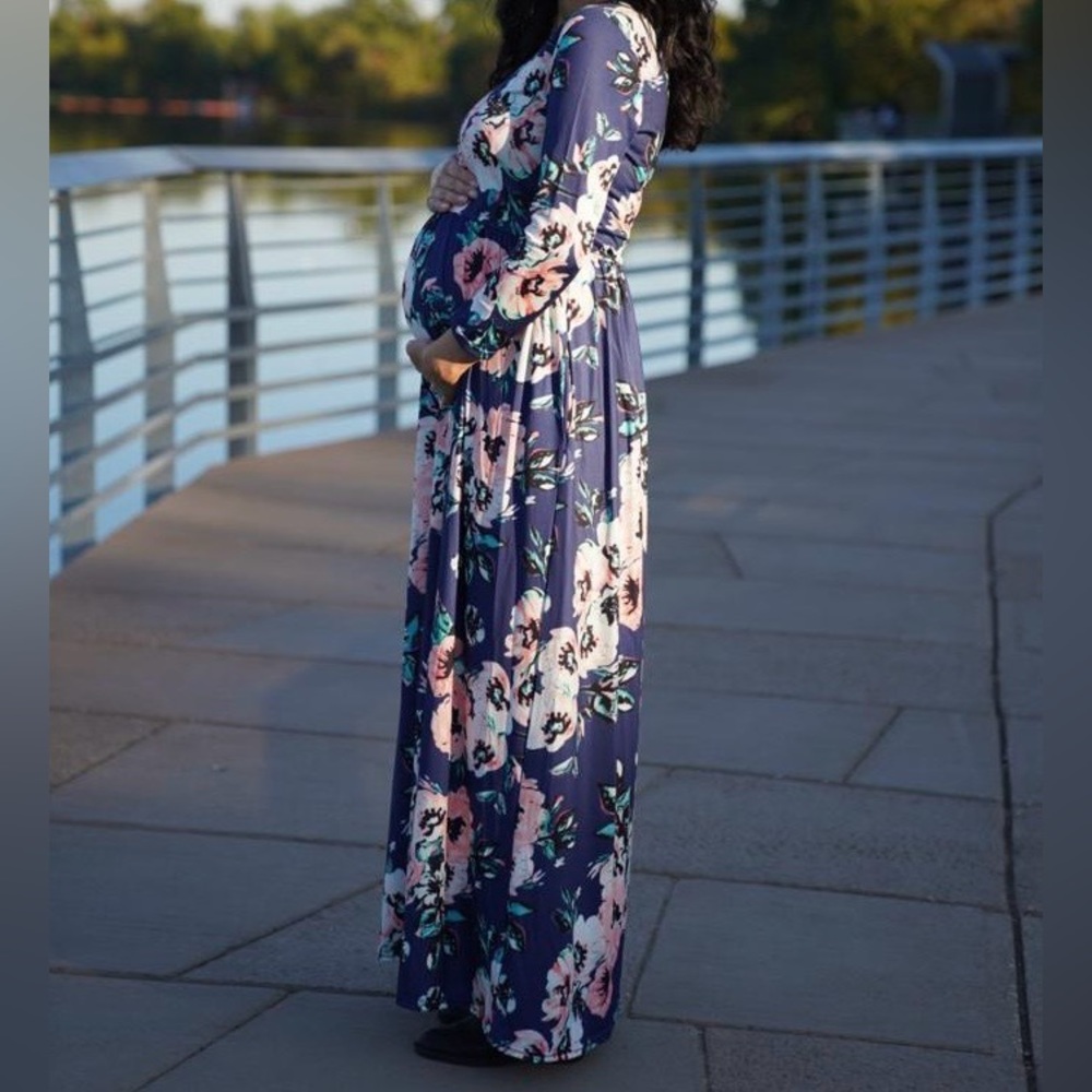 Blue floral maternity dress - Size small